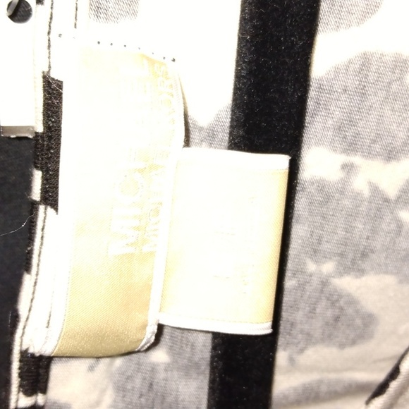 Michael Kors women's black and white cold shoulder short sleeves top Sz small - Picture 4 of 17